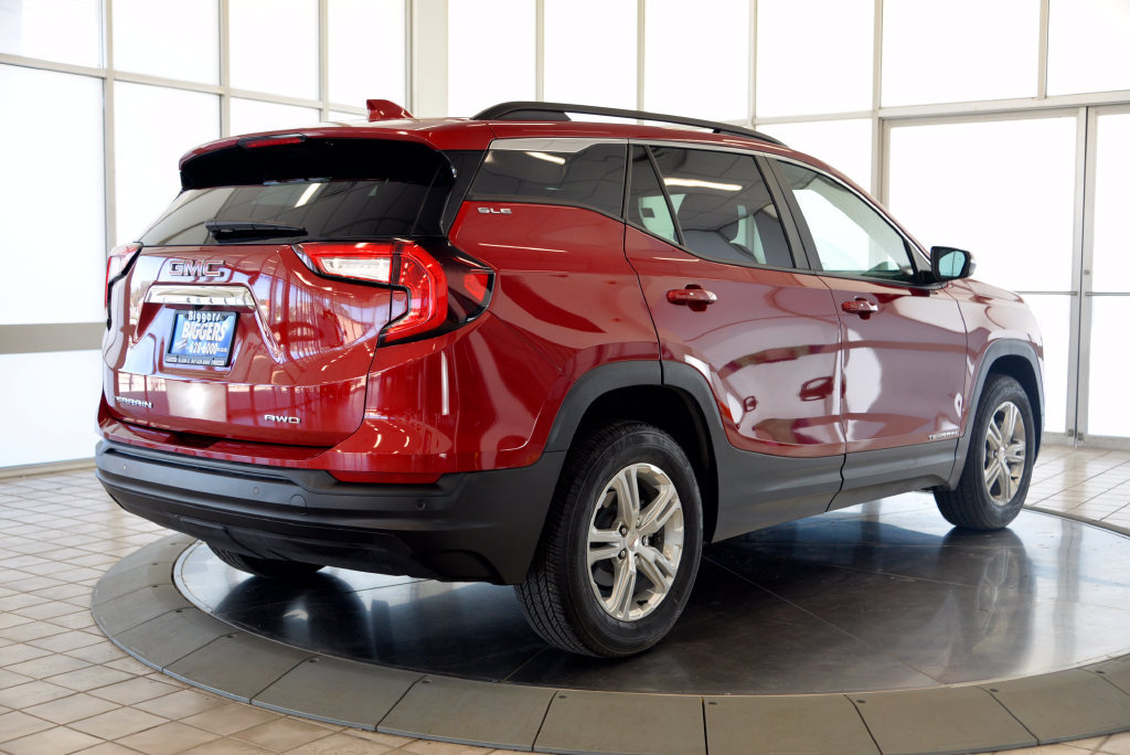 Used 2024 GMC Terrain SLE w/ Driver Convenience Package AWD/4WD image 8