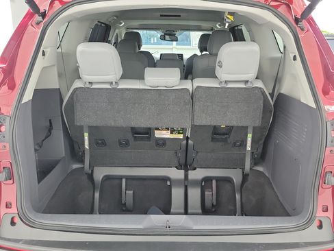 Used 2023 Toyota Sienna XLE w/ XLE Plus Package FWD image 11