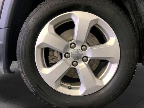 Used 2018 Jeep Compass Latitude w/ Popular Equipment Group AWD/4WD image 9
