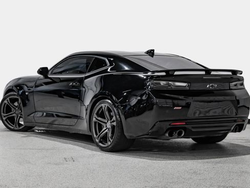 Used 2017 Chevrolet Camaro SS RWD image 8