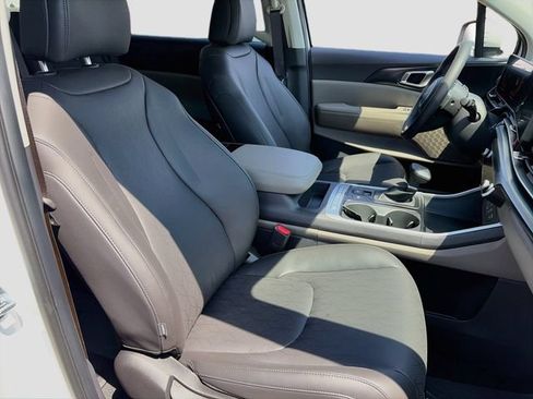 New 2026 Kia Carnival FWD image 28