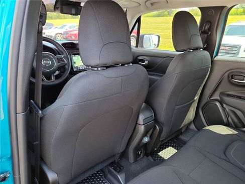 Used 2022 Jeep Renegade Latitude w/ Convenience Group AWD/4WD image 13