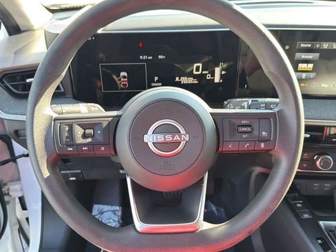 Used 2025 Nissan Kicks SV FWD image 19