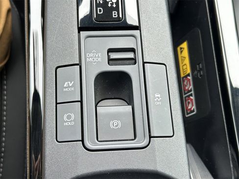 Used 2025 Toyota Prius Limited image 36