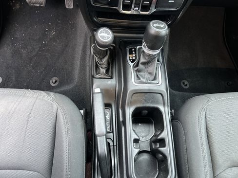 Used 2022 Jeep Wrangler Unlimited Sport image 15