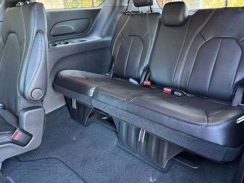 New 2026 Chrysler Pacifica Select image 14