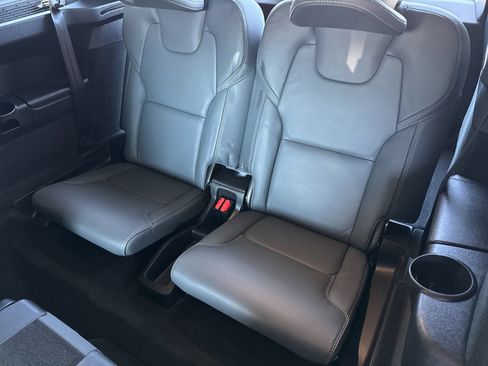 Used 2023 Volvo XC90 T8 Ultimate w/ Lounge Package AWD/4WD image 17