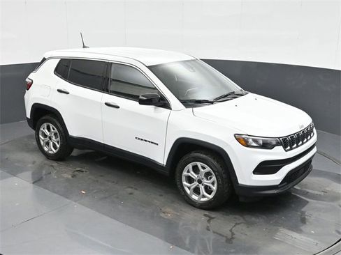 Used 2025 Jeep Compass Sport image 31