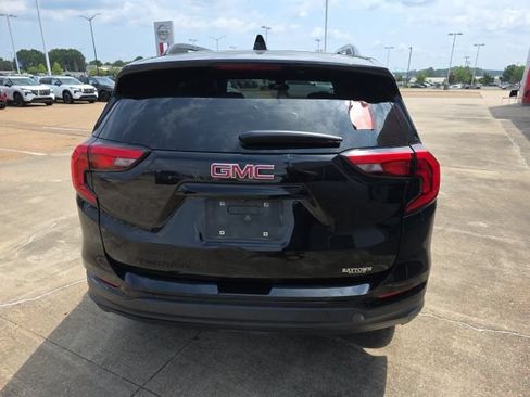 Used 2021 GMC Terrain SLE w/ Driver Convenience Package FWD image 11