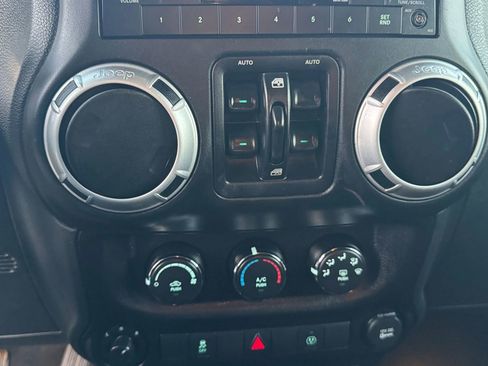 Used 2016 Jeep Wrangler Unlimited Sahara w/ Connectivity Group image 29