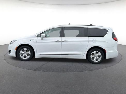 Certified 2018 Chrysler Pacifica Touring-L FWD image 2