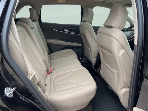 Used 2022 Lincoln Nautilus Reserve image 6