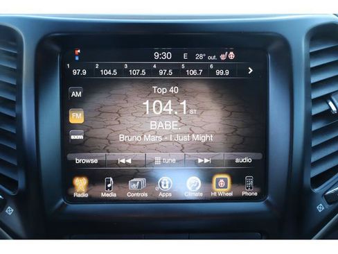 Used 2016 Jeep Cherokee Latitude w/ Cold Weather Group AWD/4WD image 14
