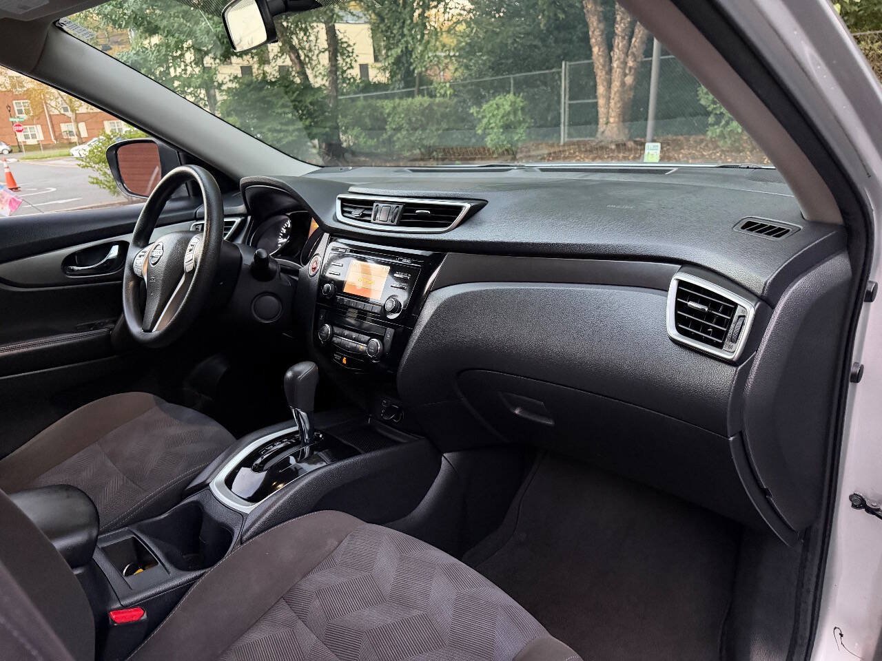 Used 2015 Nissan Rogue SV AWD/4WD image 18