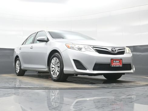 Used 2013 Toyota Camry LE image 28