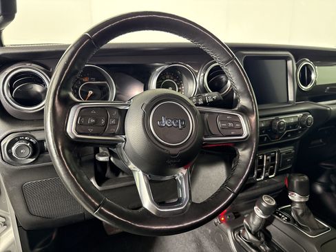 Used 2022 Jeep Wrangler Unlimited Sahara AWD/4WD image 20