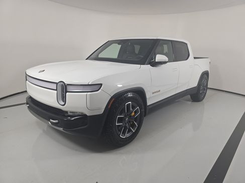 Used 2024 Rivian R1T Adventure AWD/4WD image 1