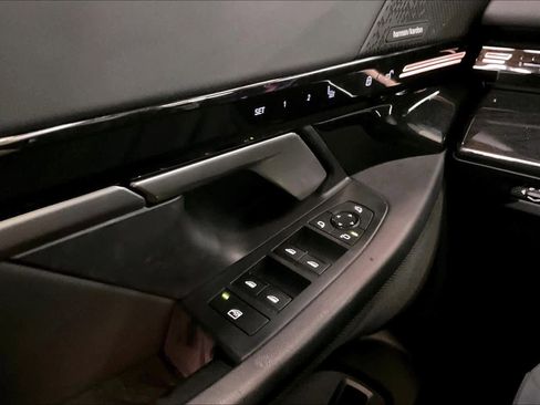 Used 2024 BMW 530i w/ Premium Package image 37