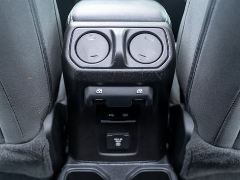 Used 2020 Jeep Wrangler Unlimited Sahara AWD/4WD image 10