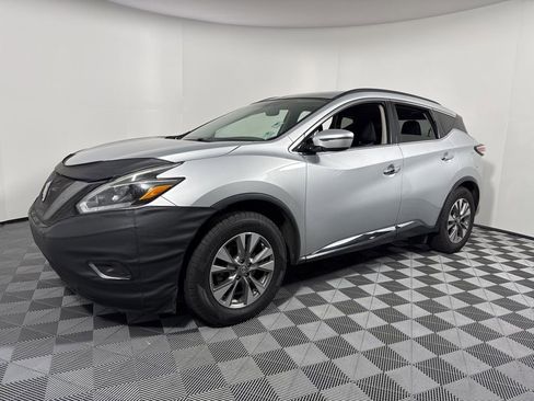 Used 2018 Nissan Murano SV image 2
