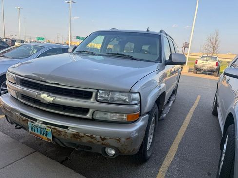 Used 2006 Chevrolet Suburban Z71 w/ Z71 Preferred Equipment Group AWD/4WD image 2
