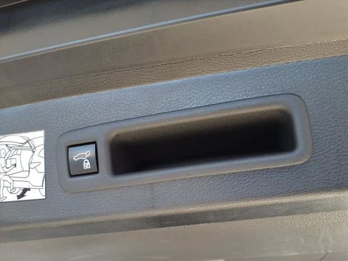 Used 2022 Toyota Sienna XSE image 22