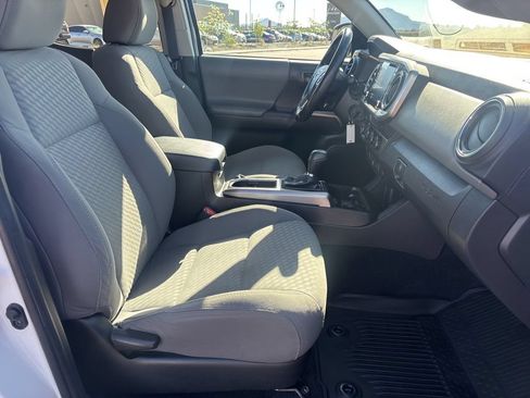 Used 2022 Toyota Tacoma SR5 w/ Technology Package AWD/4WD image 18