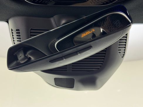 Used 2023 Mercedes-Benz GLC 300 4MATIC w/ Driver Assistance Package image 40