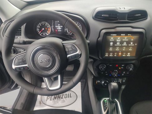 Used 2023 Jeep Renegade Latitude image 10