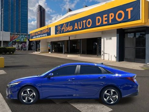 Used 2023 Hyundai Elantra SEL w/ Convenience Package FWD image 2