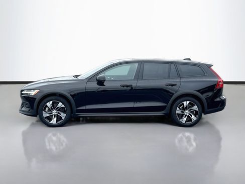 Used 2025 Volvo V60 B5 Cross Country Plus AWD/4WD image 4