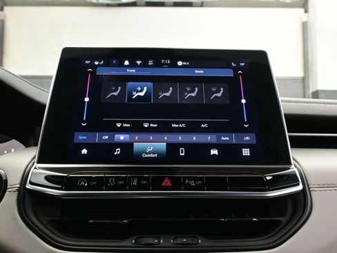 Used 2025 Jeep Compass Limited image 19