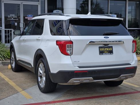 Used 2022 Ford Explorer XLT w/ Equipment Group 202A RWD image 3