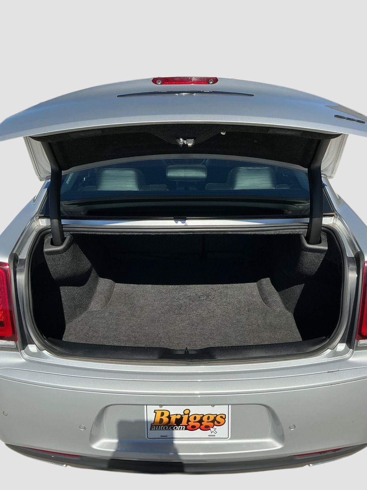 Used 2022 Chrysler 300 Touring L RWD image 22