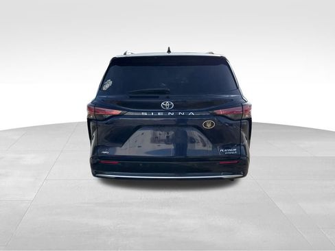 Used 2021 Toyota Sienna Platinum image 6