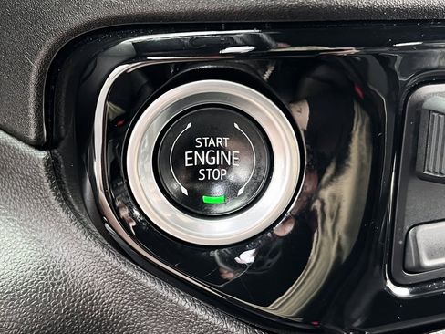 Used 2024 Chevrolet Silverado 2500 ZR2 w/ Technology Package image 10