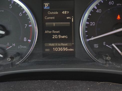 Used 2018 Toyota Highlander SE image 28