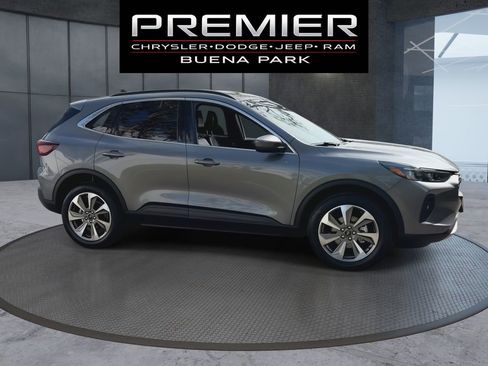 Used 2024 Ford Escape Platinum image 9