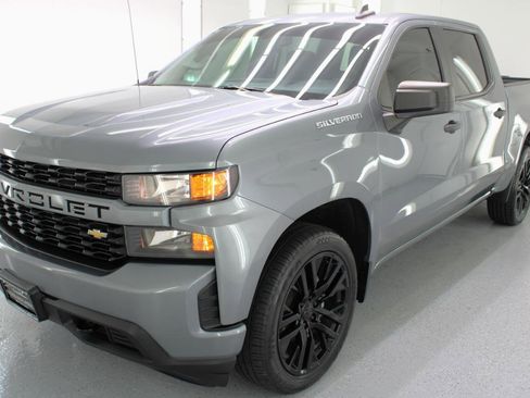 Used 2020 Chevrolet Silverado 1500 Custom w/ Custom Value Package image 4
