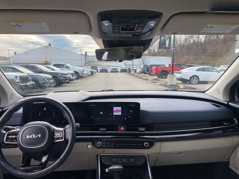 Used 2025 Kia Carnival SX Prestige image 25