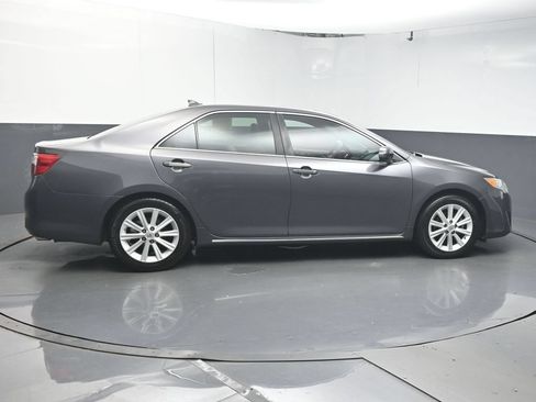 Used 2013 Toyota Camry XLE w/ Leather Pkg FWD image 8