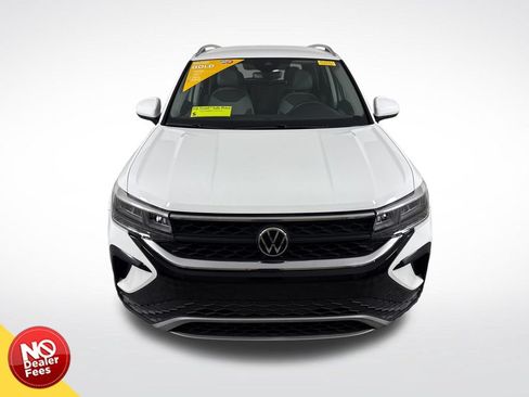 Used 2023 Volkswagen Taos SE FWD image 8