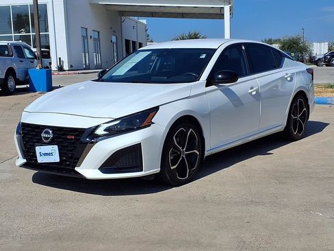 Used 2023 Nissan Altima 2.5 SR FWD image 4