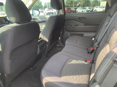 Used 2025 Nissan Pathfinder SV AWD/4WD image 15