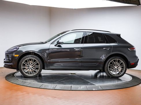 Used 2025 Porsche Macan image 2