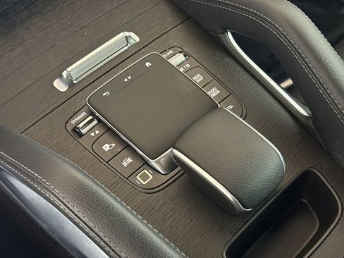 Certified 2025 Mercedes-Benz GLE 450 4MATIC image 33