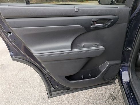 Certified 2023 Toyota Highlander XSE image 34