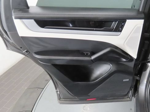 Certified 2025 Porsche Cayenne E-Hybrid AWD/4WD image 47