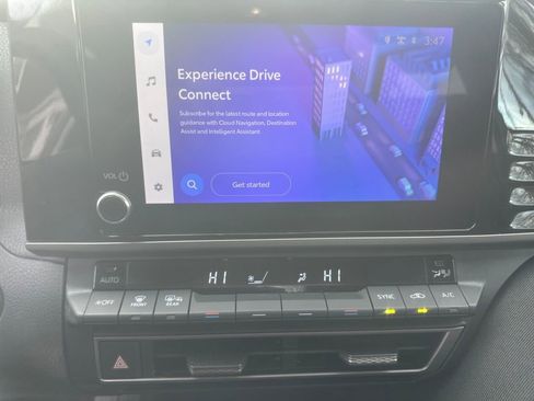 Used 2025 Toyota Camry LE image 7