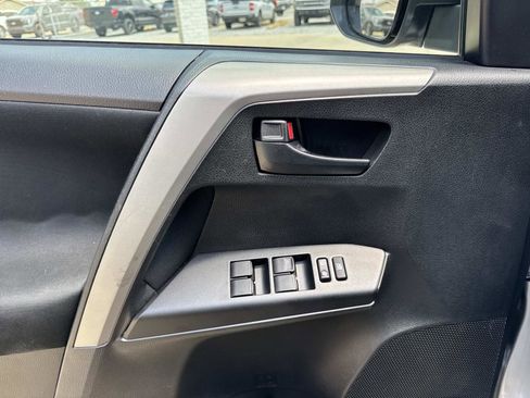 Used 2017 Toyota RAV4 LE FWD image 19